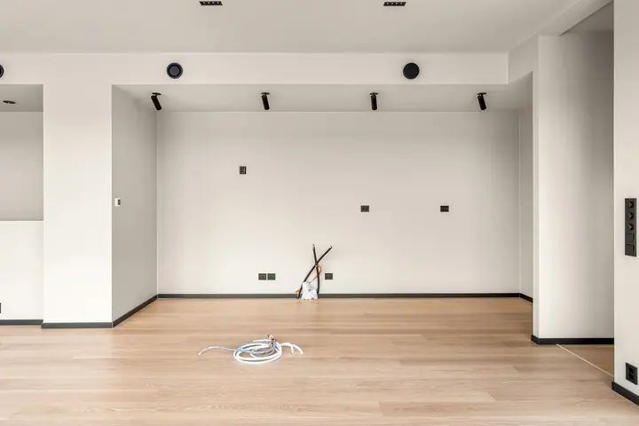 Flooring, painting and ceiling installation project in Dubai — 009