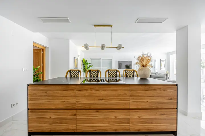 Custom furniture, cabinetry and workstation project in Dubai — 031