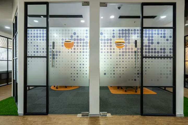 Glass partition and meeting room installation in Dubai — 092